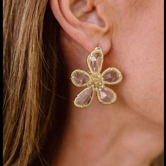 Clear flower stud earrings A182 - Picture 1 of 5